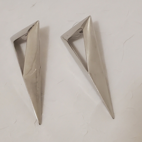 Charming Charlie Fashion Jewelry Pierced Earrings Silvertone - Picture 7 of 7